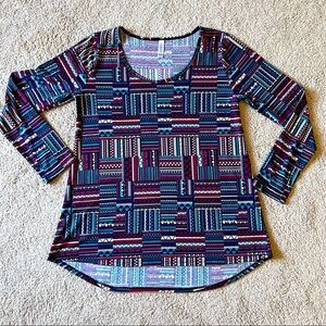 LuLaRoe Lynnae t-shirt with high-low hem